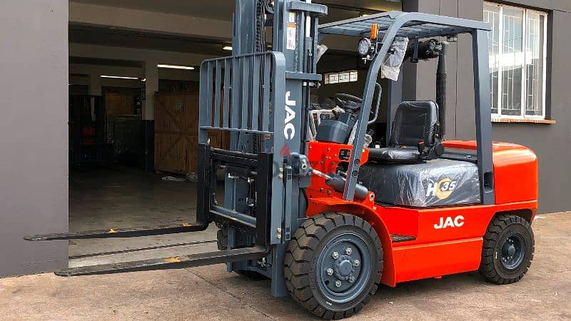 Forklifts for rent  In Dammam Riyadh  Jeddah Mecca 4