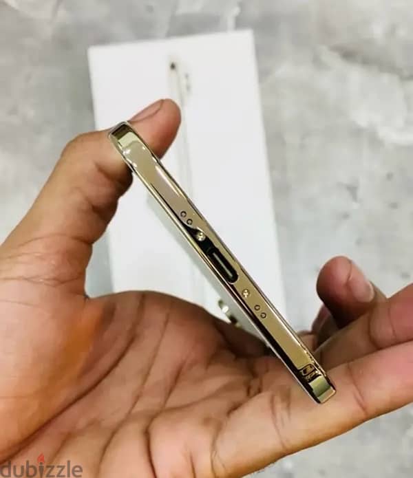 Brand New Apple IPhone 17 Air 4