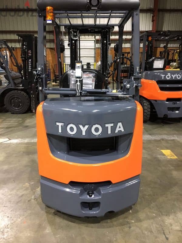 Forklift for rent in Dammam _ Crown Kingdom 3