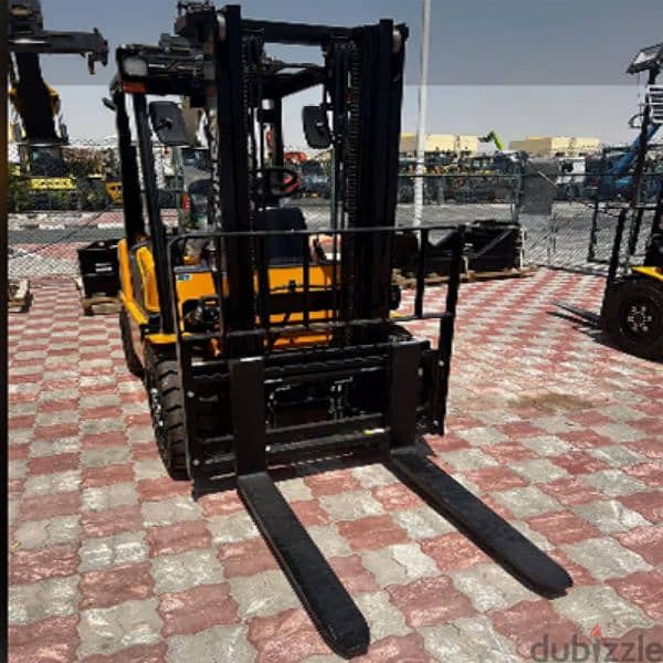 فوركلفت 30طن للإيجار في الدمام رافعة شوكية 30طن للإيجار في الدمام 1