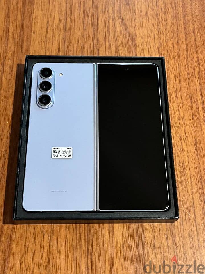 Samsung GALAXY Z FOLD5 5G (12 GB) 1