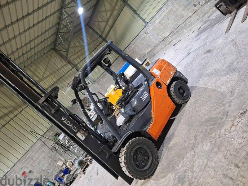 Forklift for Rental in Dammam | Taj AlMamlaka 1