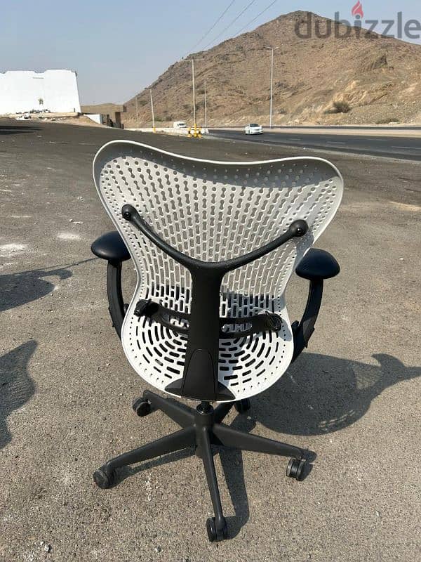 Herman Miller Mirra Chair 1