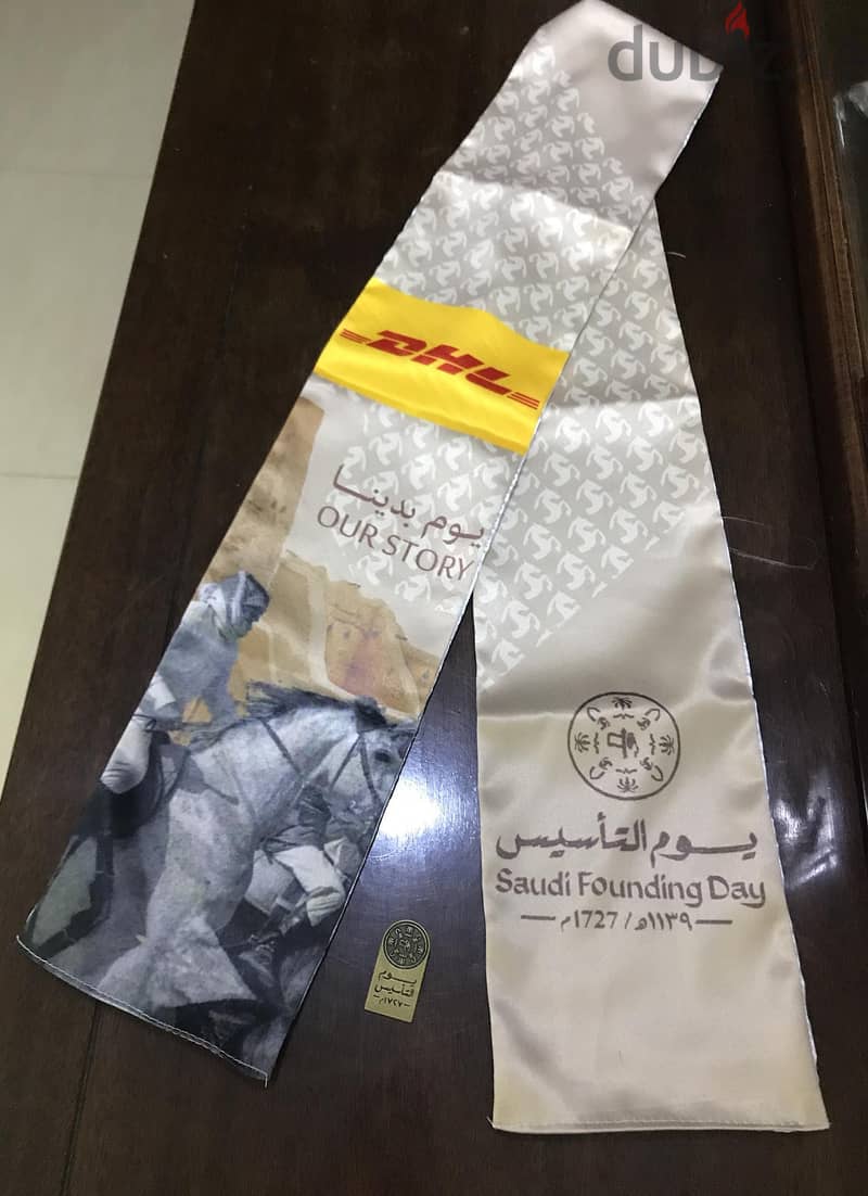Founding Day (2 shawls + brooch + 2 small flags) Men & Women only 15 R 3