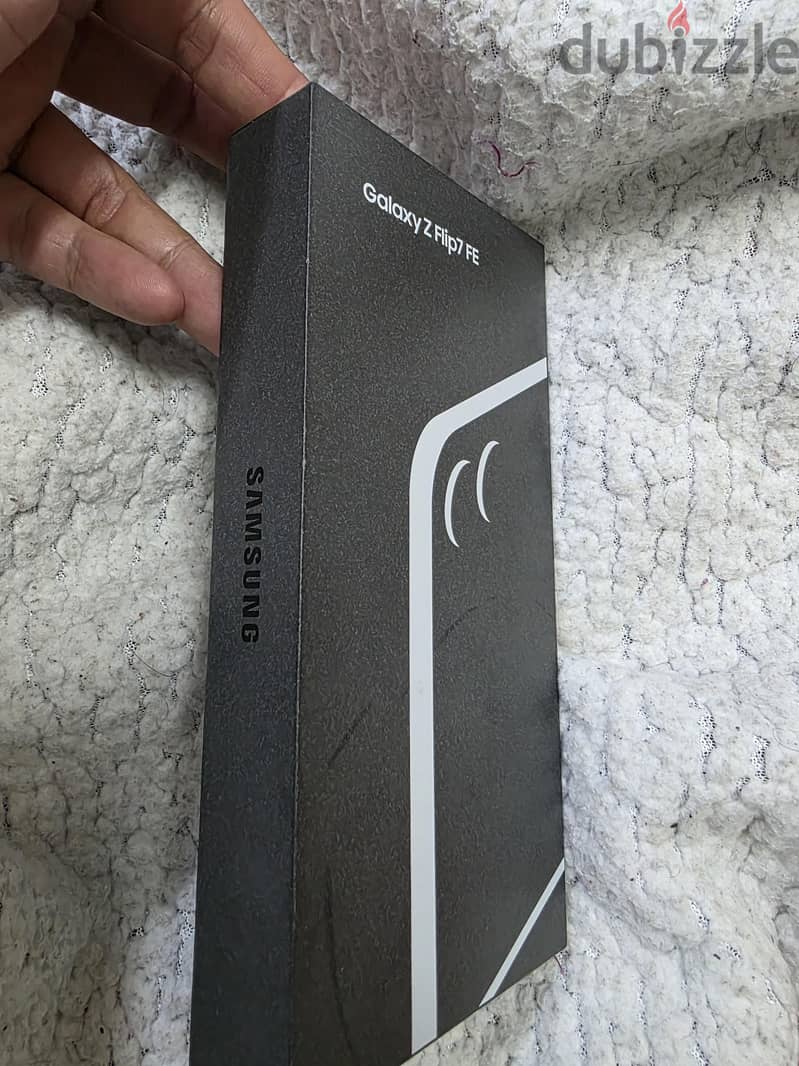 Samsung Z Flip 7fe 128gb box packed sealed pack only serious buyer 1