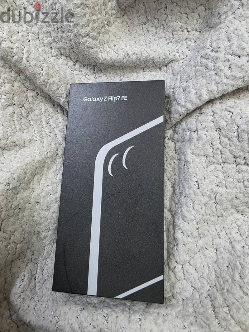 Samsung Z Flip 7fe 128gb box packed sealed pack only serious buyer 4