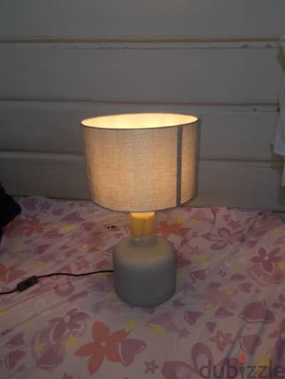 I want sell bed side table lamp