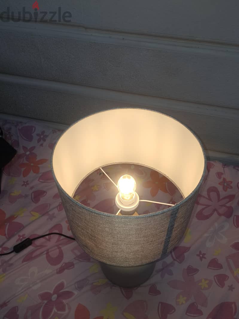 I want sell bed side table lamp 2