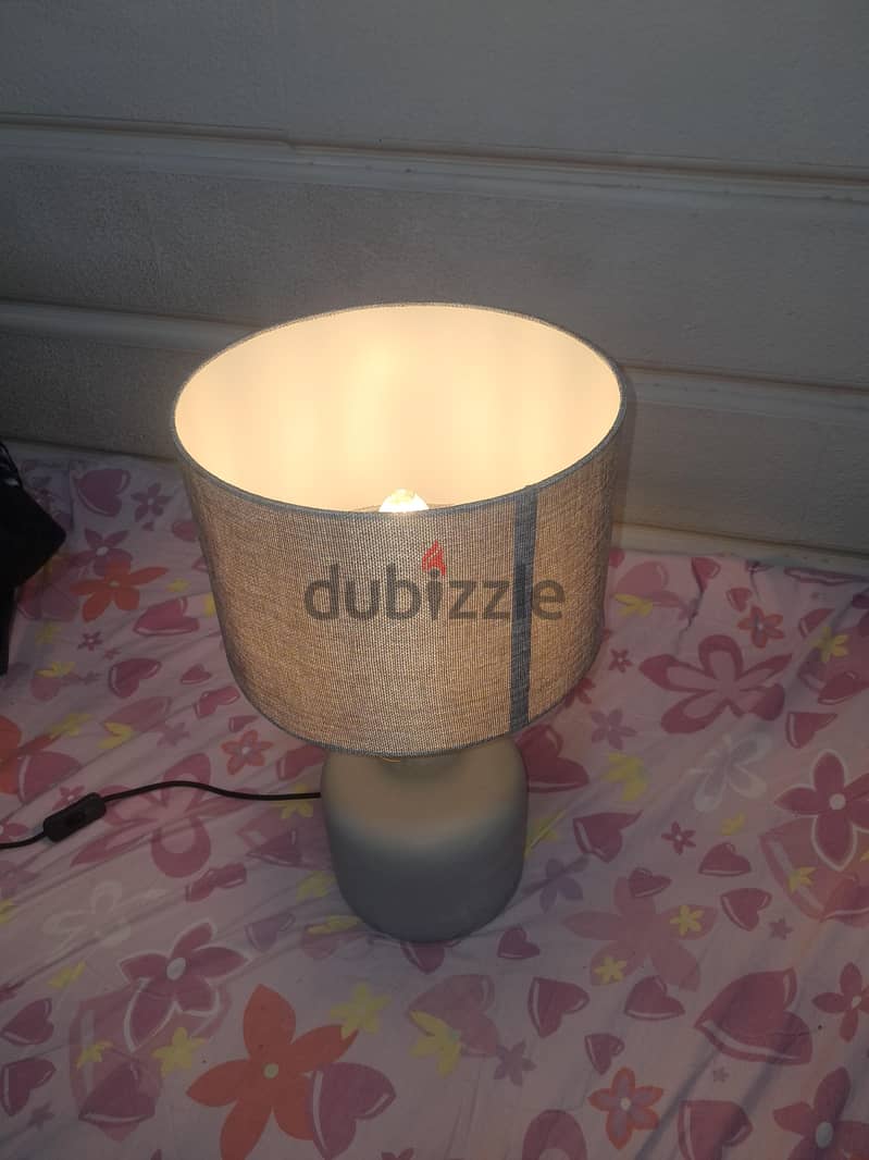 I want sell bed side table lamp 3