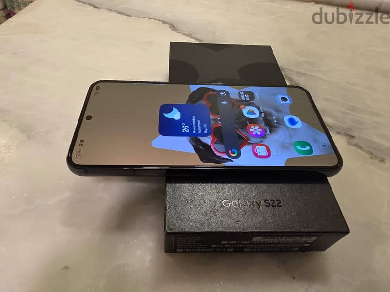 Samsung Galaxy S22 (Black) 256GB 4