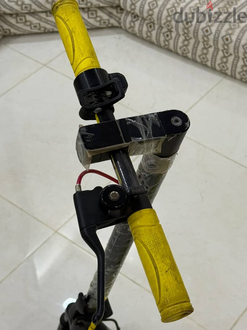 Electric Scooter (Used Less Than 1 Month) Almost New Electric Scooter 3