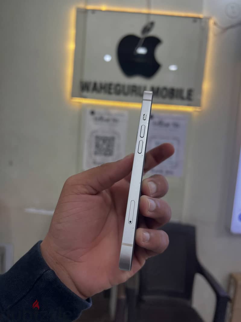 أبل آيفون 13 6