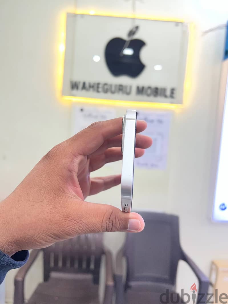 أبل آيفون 13 7