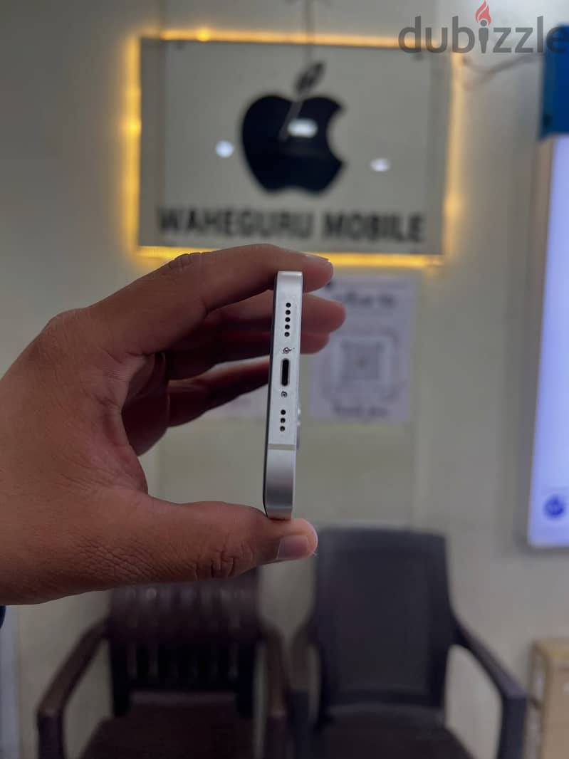 أبل آيفون 13 8