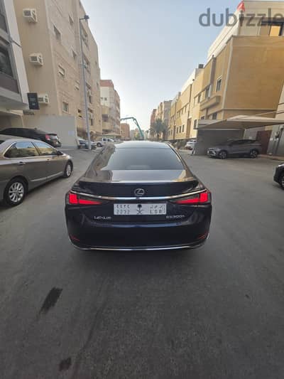 لكزس إي إس 300 إتش 2023
