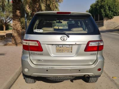Toyota Fortuner 2011