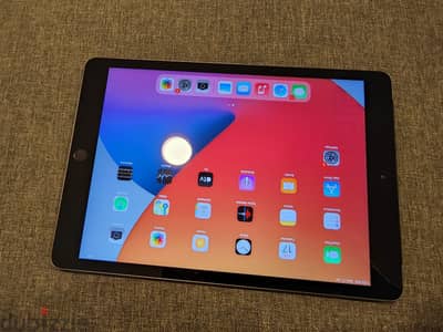 Apple IPad 8th Gen 32GB Cellular With Apple Keyboard