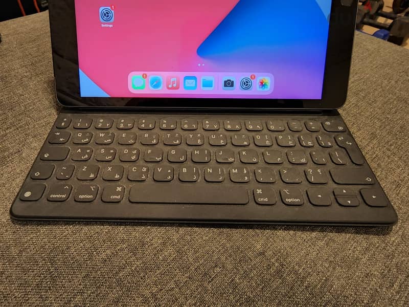 Apple IPad 8th Gen 32GB Cellular With Apple Keyboard 4