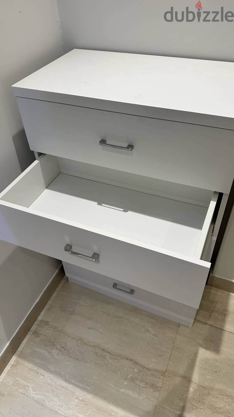 Home Centre Lumi Chest of 5 drawers 1