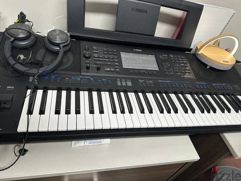 Yamaha PSR - SX 900 Digital Workstation 61-Key 1