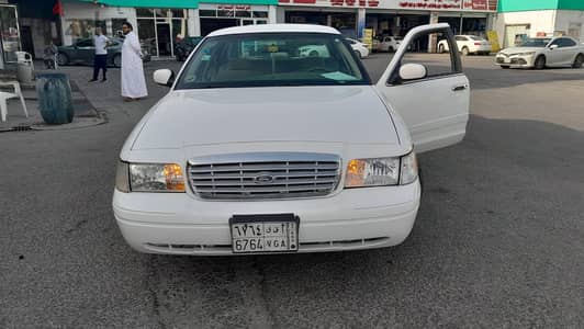 Ford Crown Victoria 2002 Grand Marquis