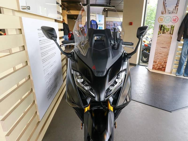 2025 Yamaha TMAX 560cc 2