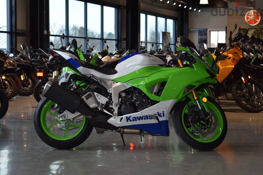 2023 Kawasaki Ninja ZX-6R 1