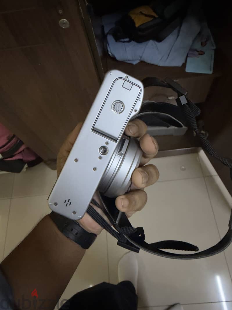 Fujifilm X100VI with perfect condition, box and invoice,warranty 2