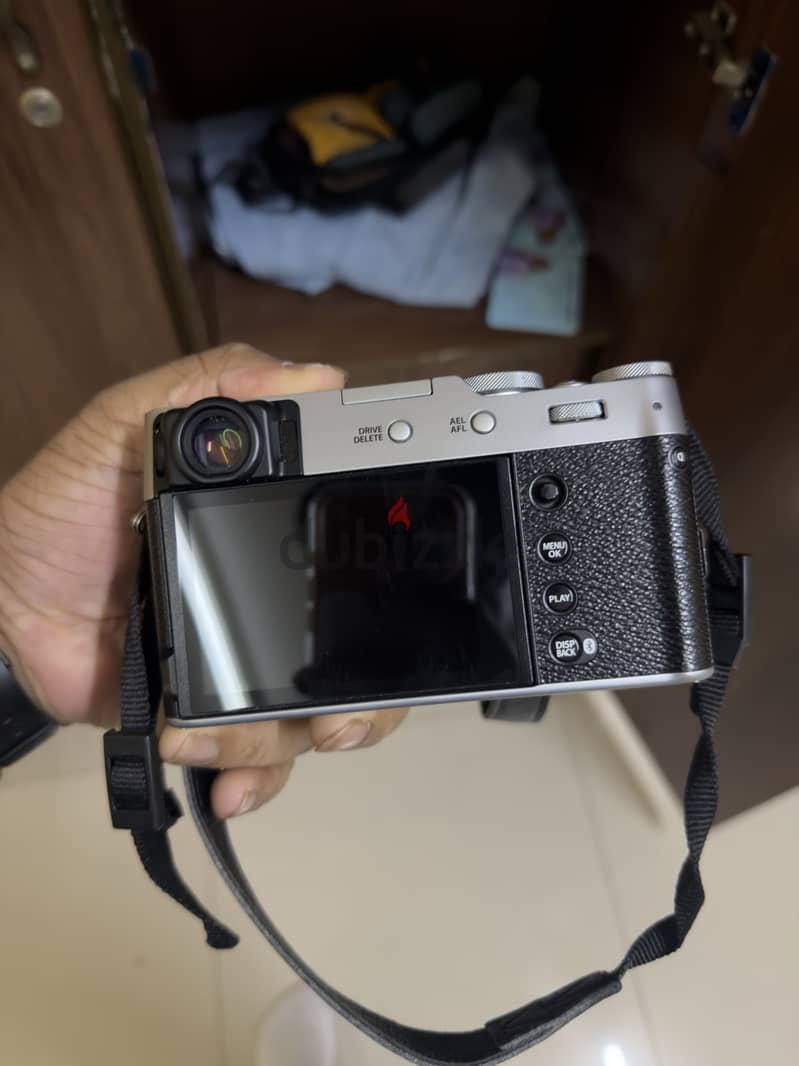 Fujifilm X100VI with perfect condition, box and invoice,warranty 4