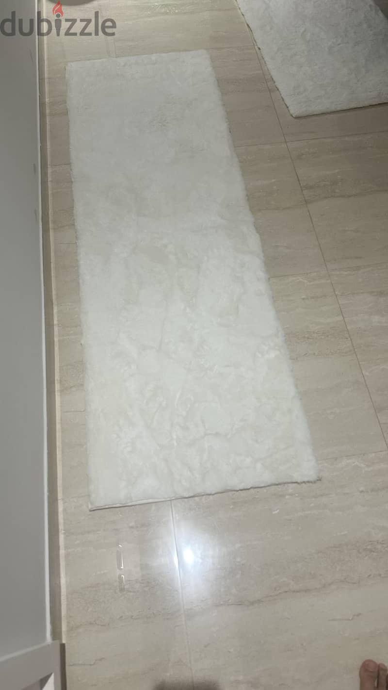 4 white carpets 180x60 cm 1