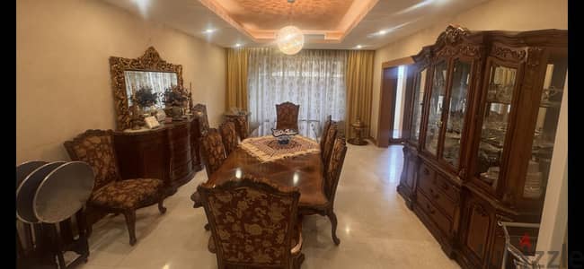 طاولة طعام … dinning table