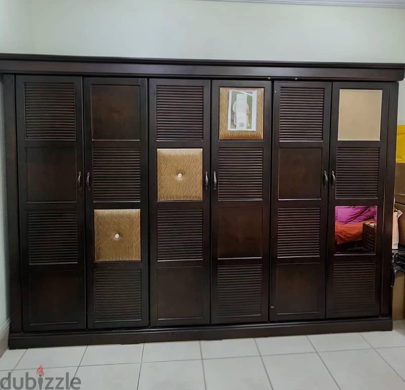 Premuim King Size Bed (200×200) Dressing table & Wardrobe. 4