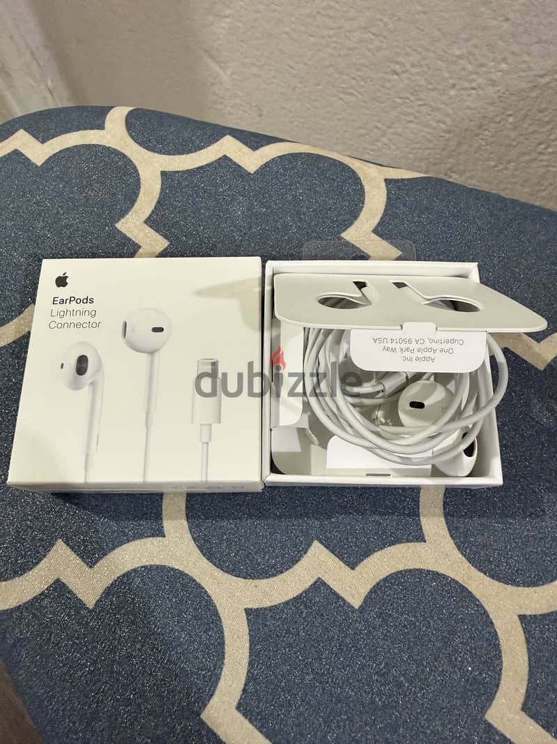 EarPods with lightning connector 1