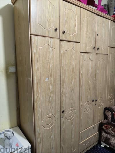 almirah used in good condition