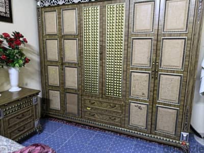 almirah available