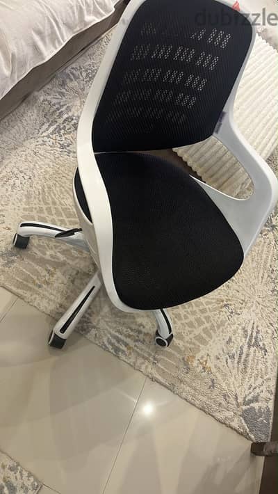 Swivel كرسي دوار