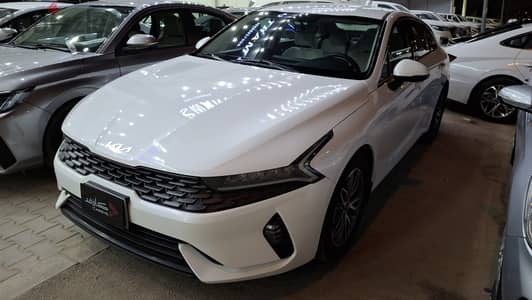 Kia K5 LX 2023 .