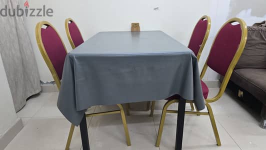 Dining table with 6 cahirs