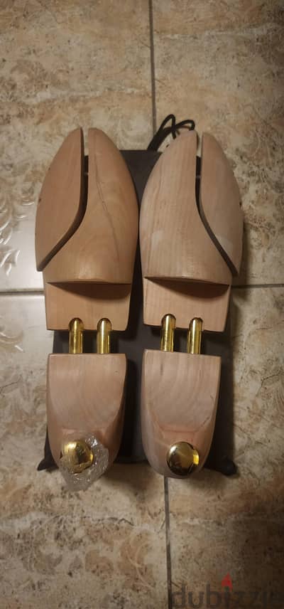 3 pairs wooden shoe trees size 43-44