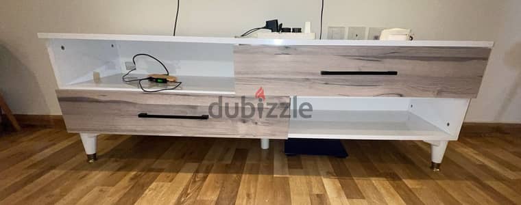 طاولة تلفزيون جودة عالية من ايهوم IHOME