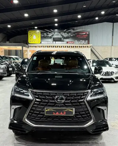 لكزس - 2020 - LX570 - فل كامل - بسعر 248 الف