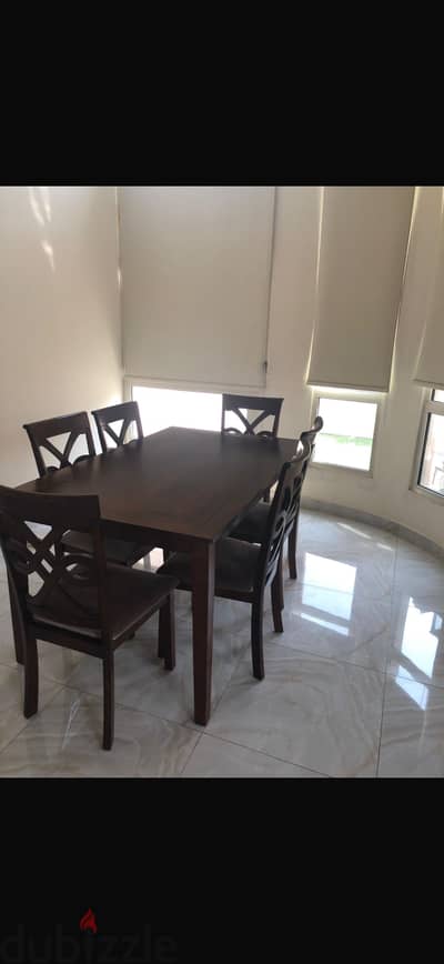 Dining table and 6 chairs  طاولة طعام ل ٦ اشخاص