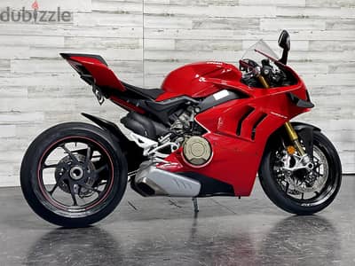 2022 Ducati panigal v4S available +44 7507 647630