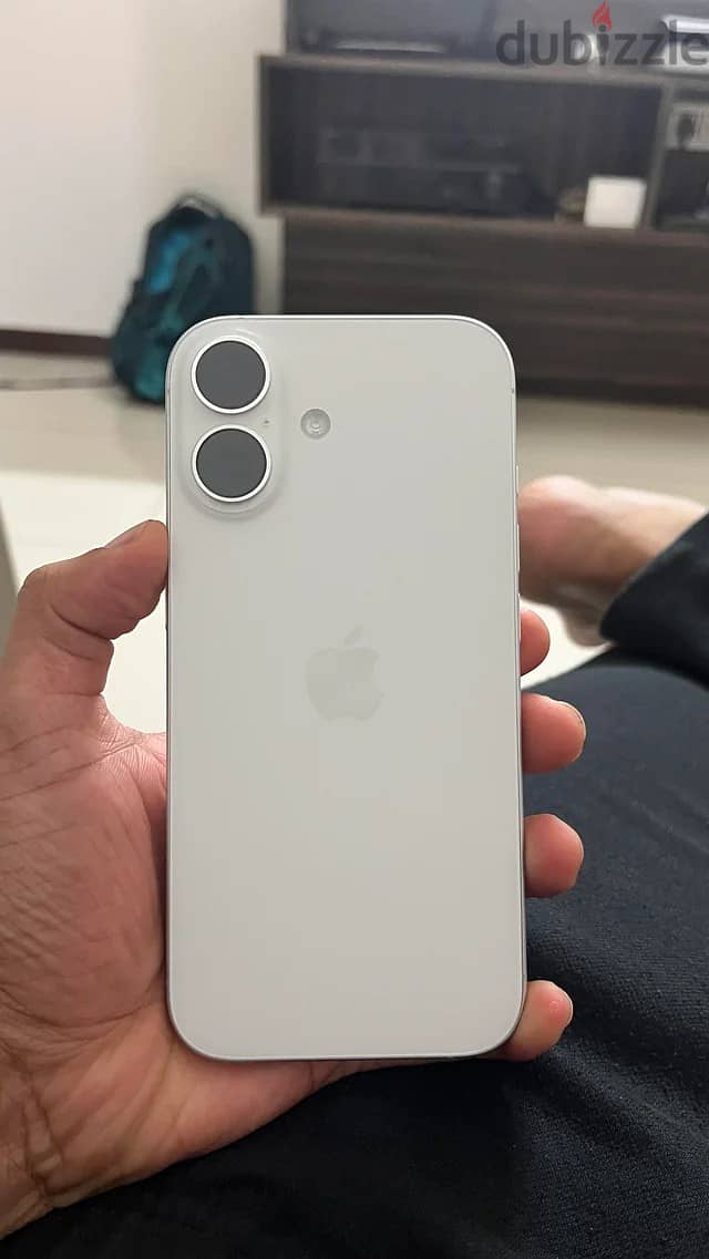iphone 17 512 gb for urgent sal. . same like new. . no scracthes 2