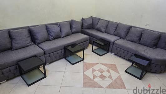 طقم كنب زاوية مودرن مع طاولات الضيافة و تلفزيون للبيع السريع