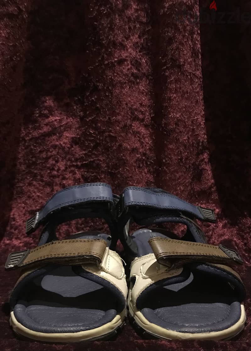 صندل أطفال مستعمل بحالة جيدة 3