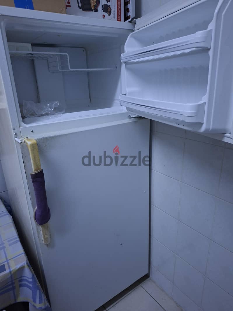 white refrigerator/freezer in a very good working condition 1