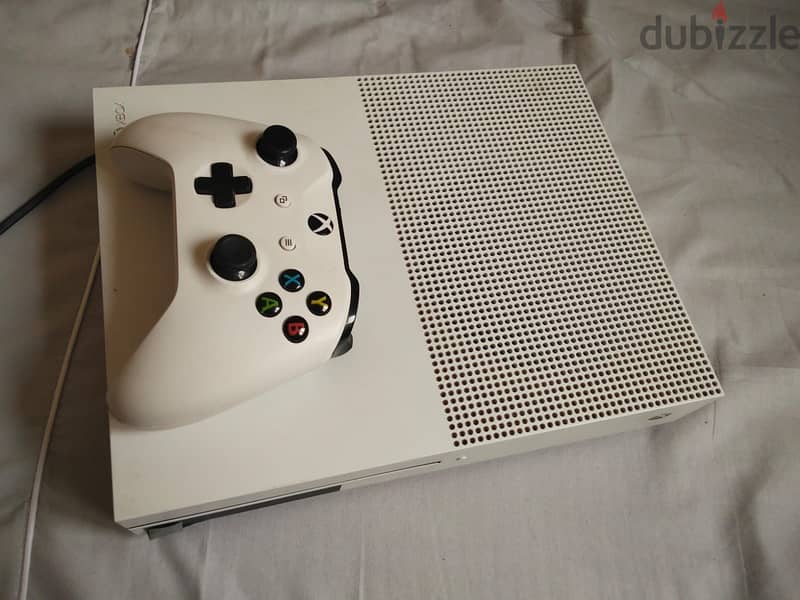 Xbox One S 1
