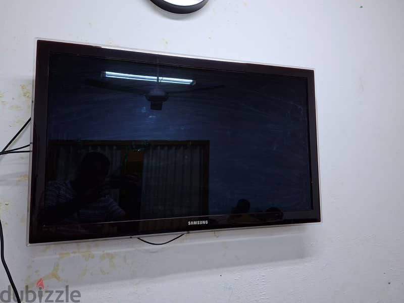 Samsung T. V 40" 1