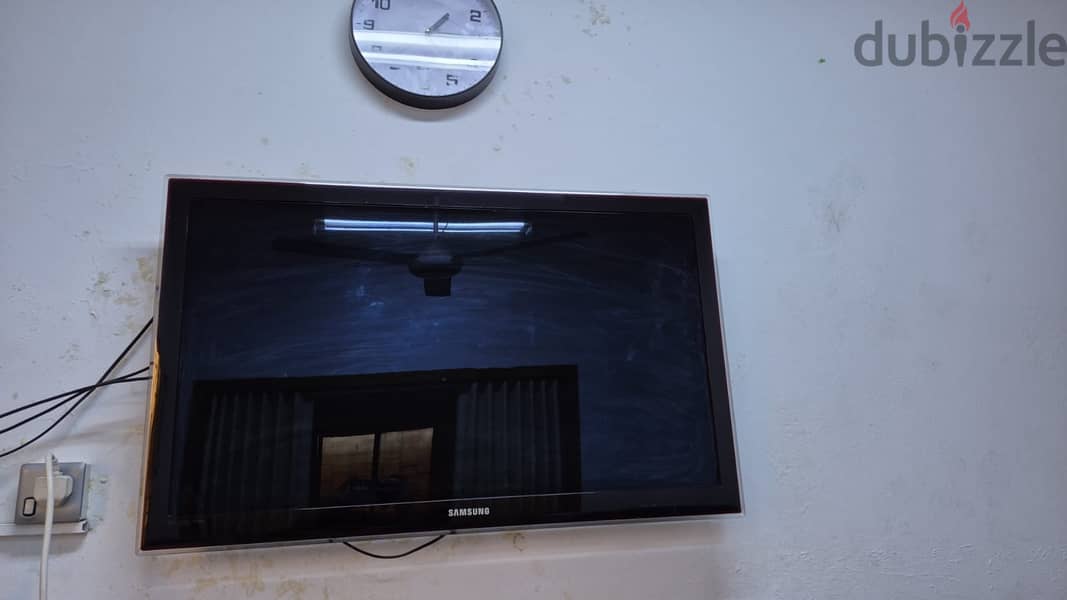 Samsung T. V 40" 4